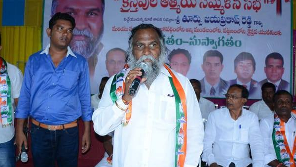 Jagga Reddy fires at Chiranjeevi and Pawan Kalyan for supporting Modi BJP