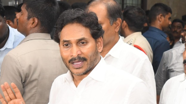 YS Jagan fires on Chandrababu govt for vinukonda murder issue