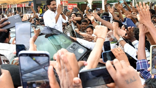YS Jagan Warns on Attakcs on YCP Cadre key comments against Chandra Babu