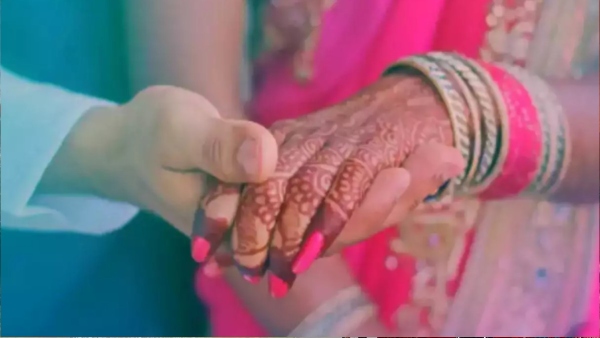 The groom committed suicide in the first night room on the day of marriage