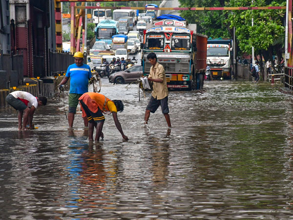 Telangana rains Extreme Heavy rains and red alert to these districts today IMD warning