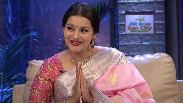 pawan kalyan ex wife Renu desai asking the money from followers