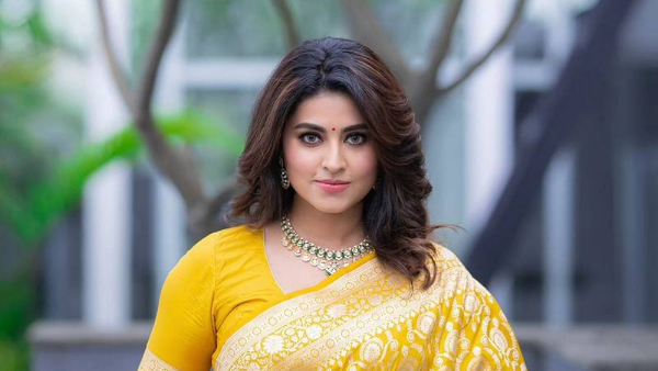 star director who hit the heroine Sneha for being close to that hero