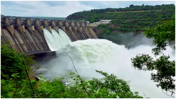 Srisailam dam 10 gates lifted nagarjunasagar flooded warning to the krishna river basin areas