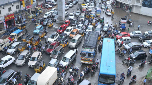 AmberPeta Shilpa Layout Phase-2 Police imposed traffic restrictions in Hyderabad AmberPeta Shilpa Layout Phase-2 Police imposed traffic restrictions in Hyderabad