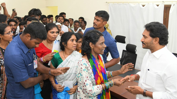 YS Jagan to hold prajadarbar at tadepalli to meet party cadre and public YS Jagan to hold prajadarbar at tadepalli to meet party cadre and public