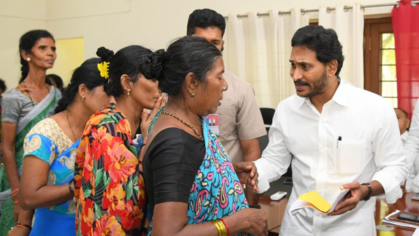 YS Jagan likely to announce welfare fund and insurance facility for the workers of YSRCP YS Jagan likely to announce welfare fund and insurance facility for the workers of YSRCP