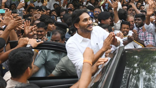 YS Jagan likely to announce welfare fund and insurance facility for the workers of YSRCP YS Jagan likely to announce welfare fund and insurance facility for the workers of YSRCP
