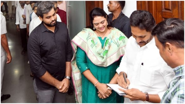 YS Jagan interact with party cadre and common public in his tadepalli camp office