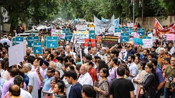 Kolkata Rape-Murder Mamata Banerjee Suspends Transfer Of 42 Doctors Amid Protests