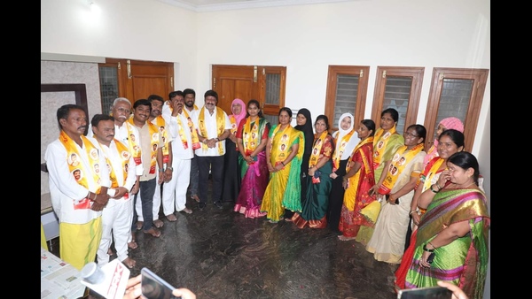 Hindupur municipal chairperson and 9 ysrcp councillors joins TDP on the presence of Balakrishna