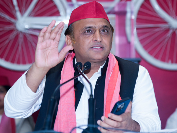 Vinesh Phogat disqualification SP Chief Akhilesh Yadav demands for inquiry