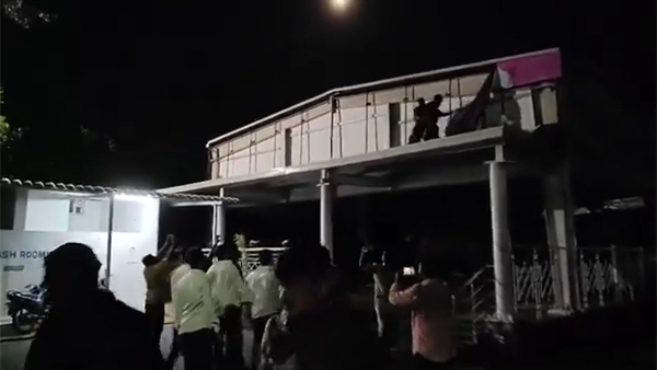 Congress workers attack on the BRS MLA Harish Rao s official residence in Siddipet