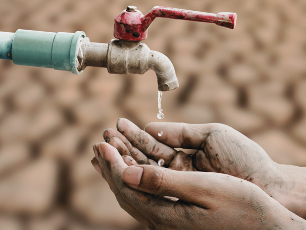 Attention to the residents of Hyderabad drinking water supply ban in many areas today