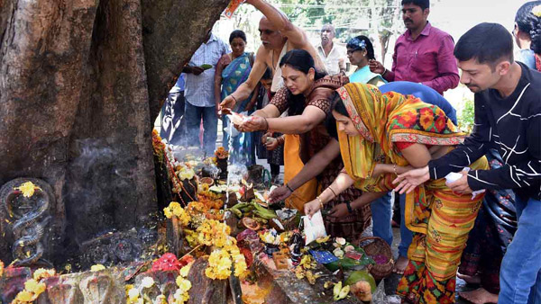 Wonderful auspicious yogas on Nagapanchami Sudden financial gains for these zodiac signs