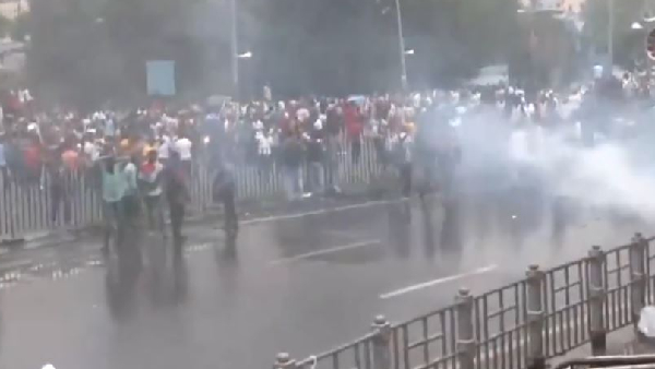 Nabanna Abhiyan Police use water cannons and tear gas shells to disperse protestors Nabanna Abhiyan Police use water cannons and tear gas shells to disperse protestors