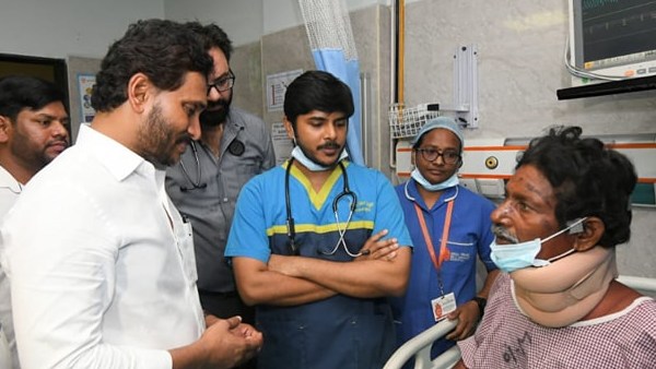YS Jagan demands to pay exgratia immeadiately to the families of those who lost their lives in Atchutapuram explosion YS Jagan demands to pay exgratia immeadiately to the families of those who lost their lives in Atchutapuram explosion