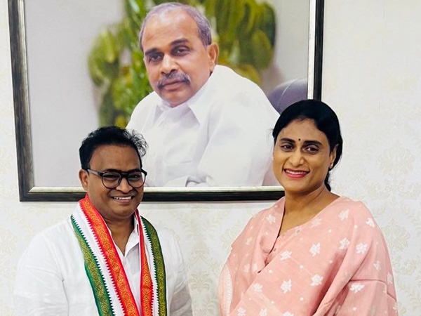 telugu bigg boss fame nutan naidu joins congress party