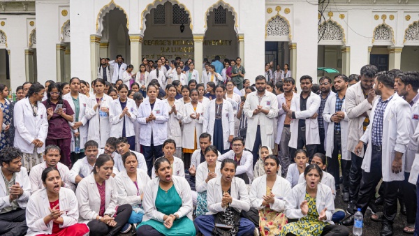 RG Kar Medical College Rape-Murder CBI Probe Mandated by Kolkata HC RG Kar Medical College Rape-Murder CBI Probe Mandated by Kolkata HC