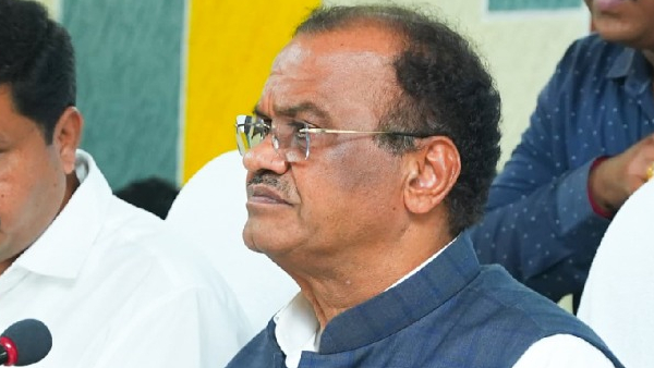 Dismantle BRS office in Nalgonda Komatireddy Venkat Reddy orders