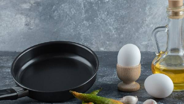 Eating cooked in non-stick cookware These are must-knows