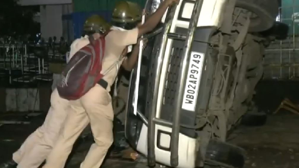 Scuffle broke out when a mob entered the RG Kar Medical College campus