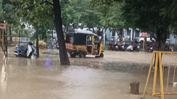 Car washed away in flood in Guntur district near uppalapadu Three died