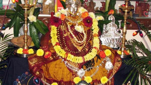 Rare auspicious yogas at the time of Varalakshmi Vrat Wealth to these zodiac signs Rare auspicious yogas at the time of Varalakshmi Vrat Wealth to these zodiac signs