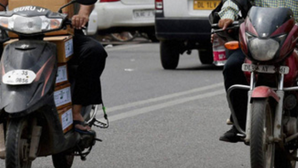 Seven youths smashed car windows in Kazipet