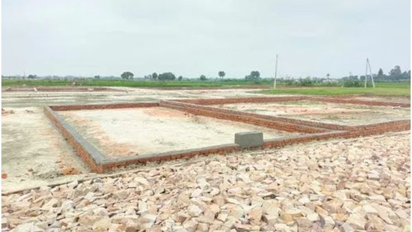 Chandrababu spied on the YCP leaders who registered the prohibited lands