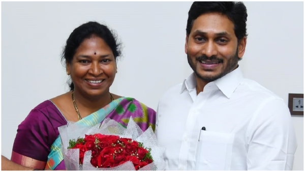 shock for ys jagan ycp mlc pothula sunitha resigned resignation letter send to jagan