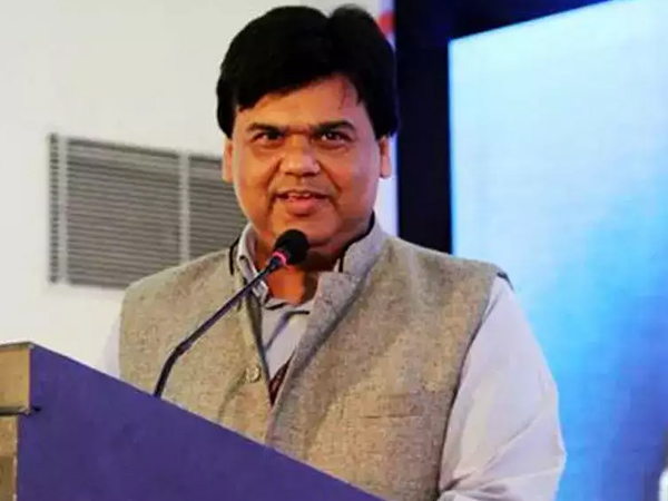 will Chandrababu allow ys jagan s close aide retired ias Praveen Prakash into service