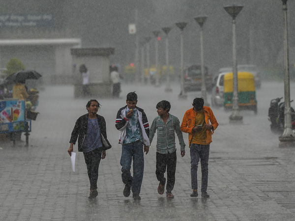 Heavy rains in many districts in Telangana today