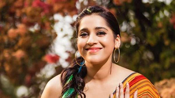 Star anchor Rashmi s house tragedy Fans send messages for speedy recovery