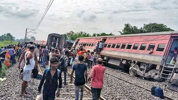 Sabarmati Express derailed near Kanpur in Uttar Pradesh Sabarmati Express derailed near Kanpur in Uttar Pradesh