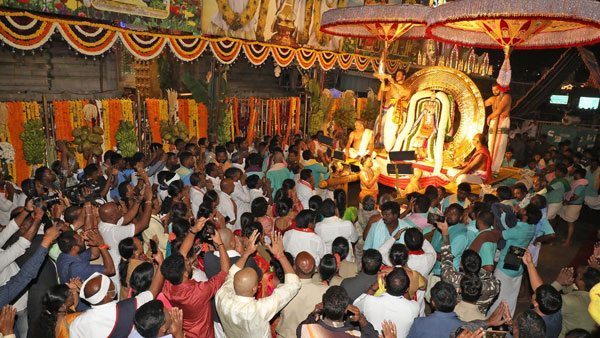 Vigilance officials nabbed devotees who had gone to darshan with fake tickets in Tirumala