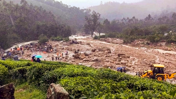 Chiranjeevi Ram Charan donates 1 Cr and Allu Arjun contributing Rs 25 Lakh to Kerala CM relief fund