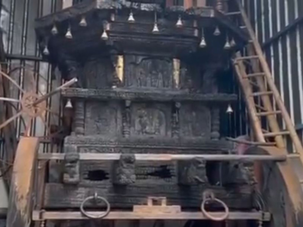 Unidentified persons set fire to the chariot of Hanakanahal Ram Mandir in Ananthapur Unidentified persons set fire to the chariot of Hanakanahal Ram Mandir in Ananthapur