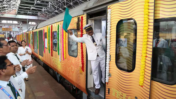 Another trip of the Bharat Gaurav to Ayodhya and Kashi has commenced from Secunderabad Another trip of the Bharat Gaurav to Ayodhya and Kashi has commenced from Secunderabad