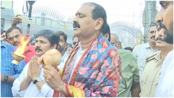Bhumana karunakar Reddy swear in tirumala over laddu issue