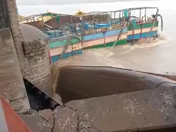 Vijayawada floods 2024 Gates at Prakasam Barrage Damaged as hits by the boats downstream
