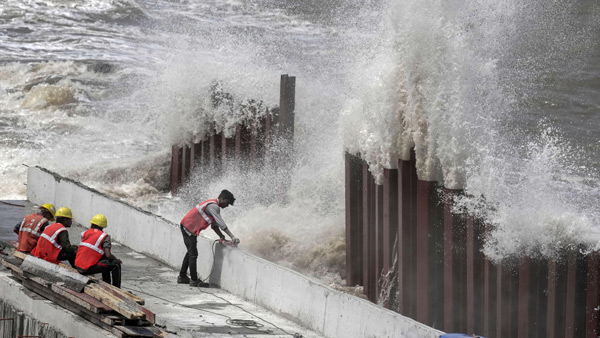 Visakhapatnam cyclone warning centre flash flood alert to these four erstwhile districts in ap
