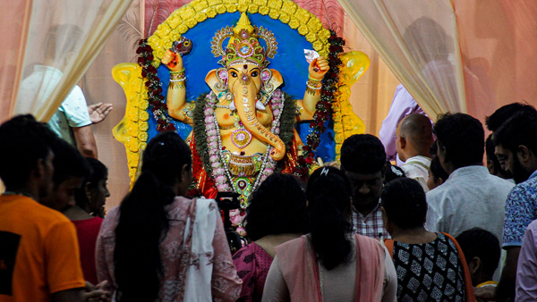 The Story behind Ganesh puja and Significance supposed to remove all obstacles