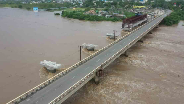 High alert as River Godavari on the rise with flood water