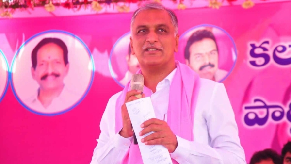 Ex-minister Harish Rao arrested Tension at Cyberabad CP office over the attack on padi kaushik reddy Ex-minister Harish Rao arrested Tension at Cyberabad CP office over the attack on padi kaushik reddy