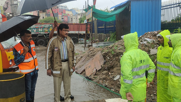 Hyderabad rains HYDRAA commissioner AV Ranganath conducted inspection in the city