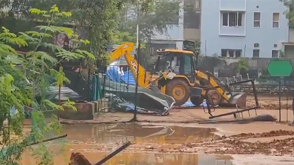 HYDRA demolishes illegal structures in Kavuri Hills Park Madhapur HYDRA demolishes illegal structures in Kavuri Hills Park Madhapur