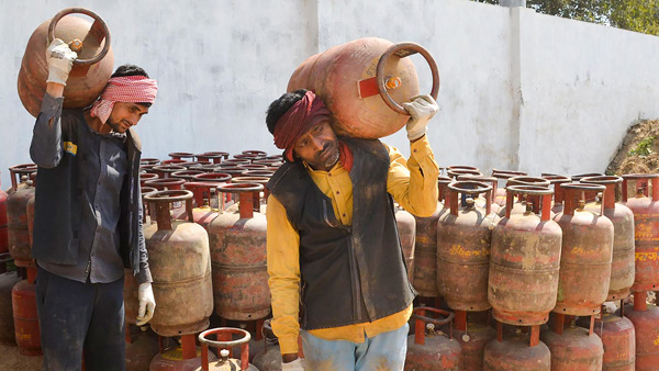 The prices of commercial LPG gas cylinders has been increased by Rs 39 with effect from today