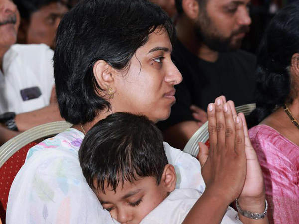 Hydraa Residents from the Musi River area met BRS leaders Harish Rao and Sabita Indra Reddy Hydraa Residents from the Musi River area met BRS leaders Harish Rao and Sabita Indra Reddy