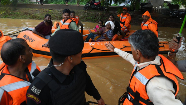 NDRFTeams begins rescue operations in Budameru flood effected areas